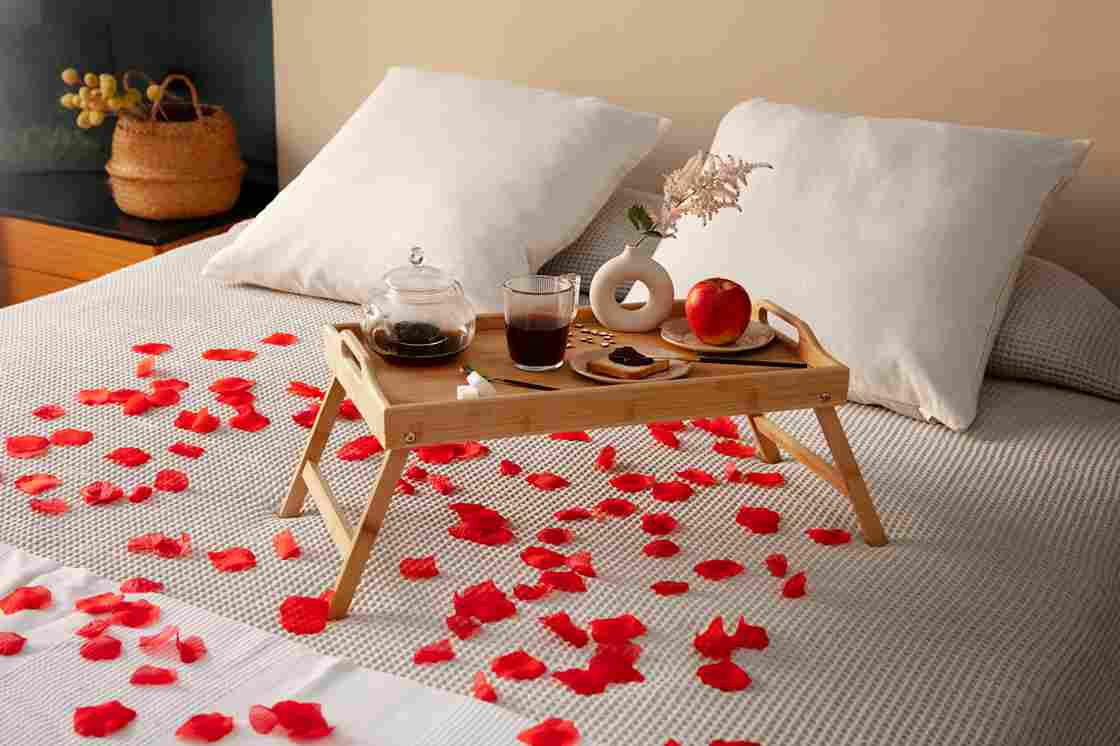 Pourquoi choisir une chambre love room avec spa privatif pour un week-end romantique ?